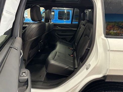 New 2025 Jeep Grand Cherokee Limited w/ Luxury Tech Group II AWD/4WD image 37