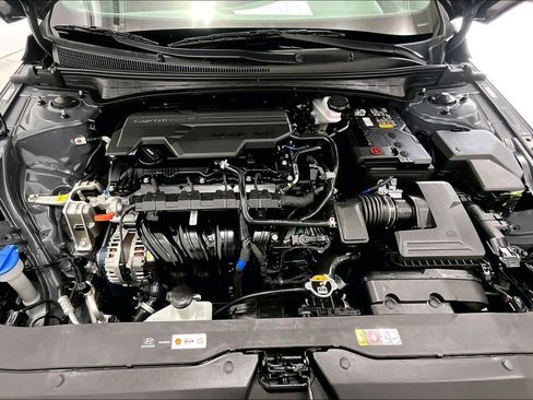 Certified 2024 Hyundai Elantra SE FWD image 9