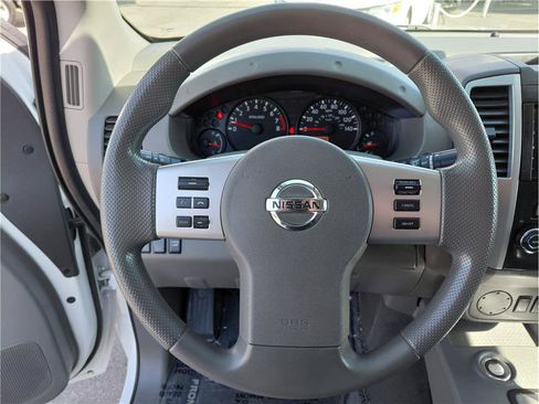 Used 2020 Nissan Frontier SV image 5