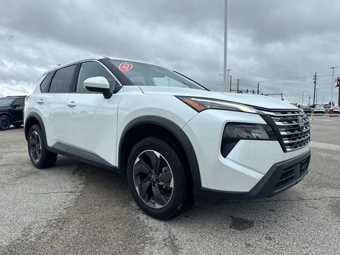 Used 2024 Nissan Rogue SV FWD image 9