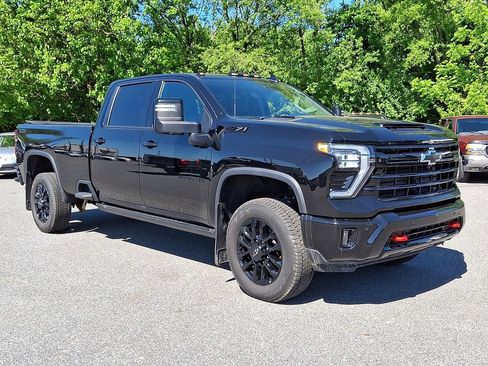 Used 2025 Chevrolet Silverado 2500 LTZ AWD/4WD image 1