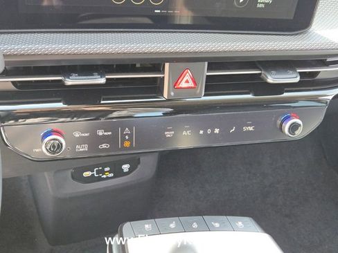 New 2025 Kia EV6 Wind image 18