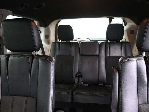 Used 2020 Dodge Grand Caravan SXT FWD image 12