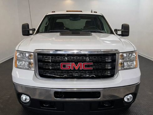 Used 2011 GMC Sierra 3500 SLE w/ SLE Preferred Package AWD/4WD image 2