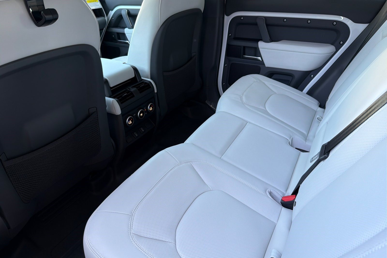 New 2026 Land Rover Defender 110 X-Dynamic SE AWD/4WD image 22