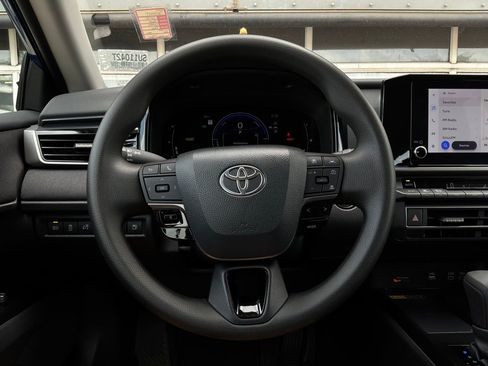 Used 2025 Toyota Camry LE w/ Convenience Package FWD image 32