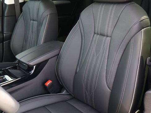 Used 2025 Buick Envision Avenir image 16