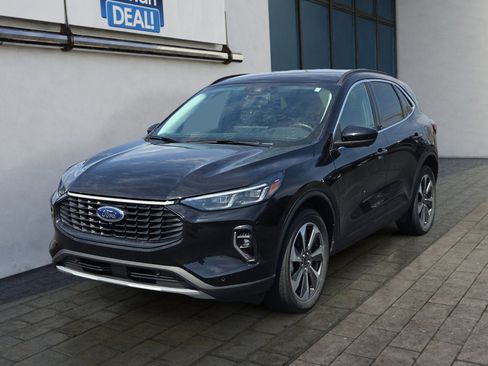 Used 2023 Ford Escape Platinum AWD/4WD image 3