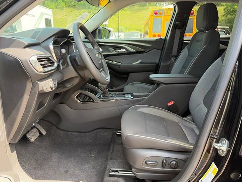 Used 2023 Chevrolet TrailBlazer LT FWD image 10