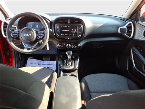 Used 2025 Kia Soul LX w/ LX Technology Package FWD image 32