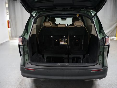 Used 2023 Toyota Sienna XLE FWD image 8
