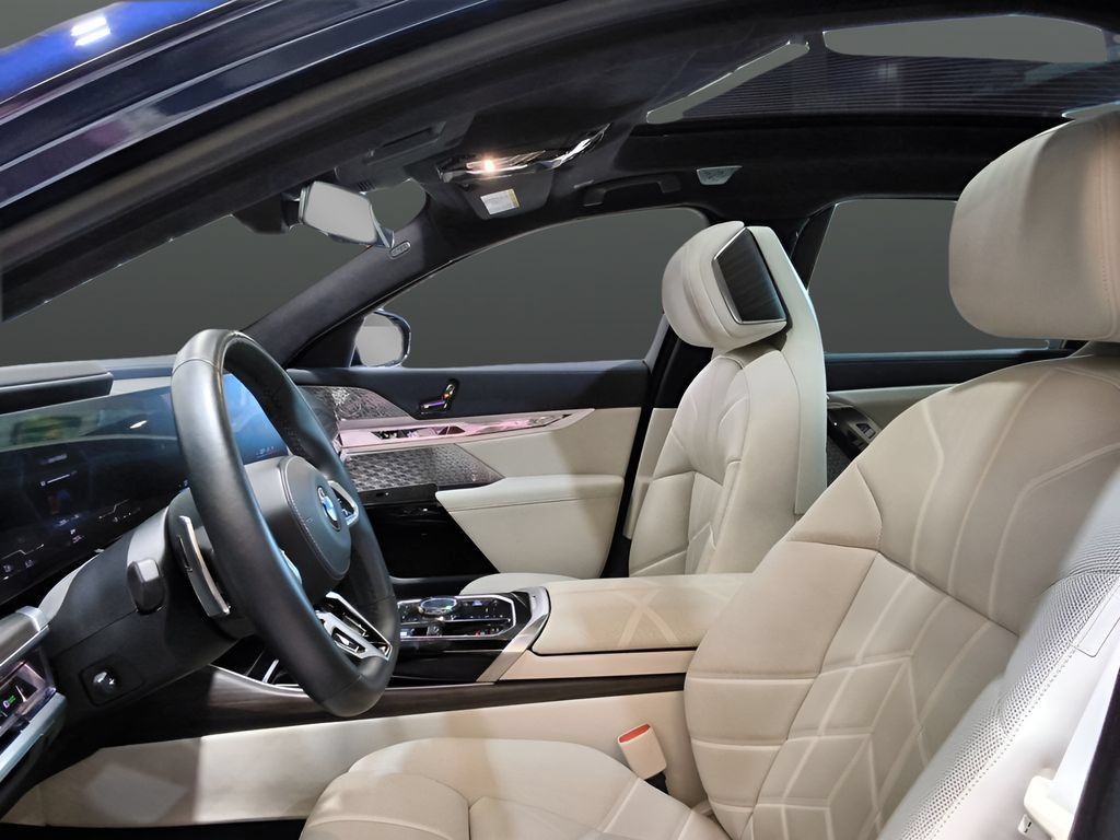 Used 2023 BMW 760i xDrive w/ Executive Package AWD/4WD image 36
