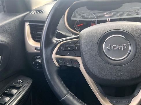 Used 2015 Jeep Cherokee Latitude w/ Comfort/Convenience Group FWD image 24