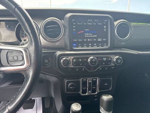 Used 2018 Jeep Wrangler Unlimited Sahara AWD/4WD image 32