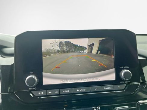 Used 2024 Nissan Pathfinder SV image 14