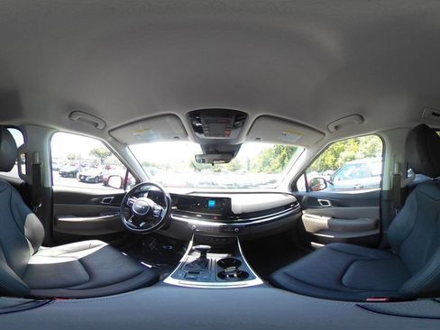 Used 2026 Kia Carnival FWD image 40
