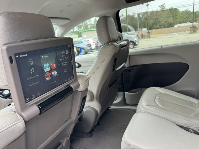 Used 2020 Chrysler Pacifica Touring-L Plus FWD image 14
