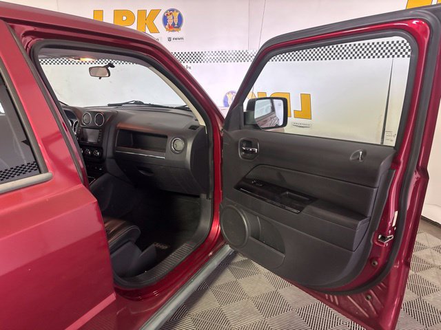 Used 2011 Jeep Patriot Latitude AWD/4WD image 12