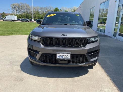 Used 2024 Jeep Grand Cherokee Altitude AWD/4WD image 3