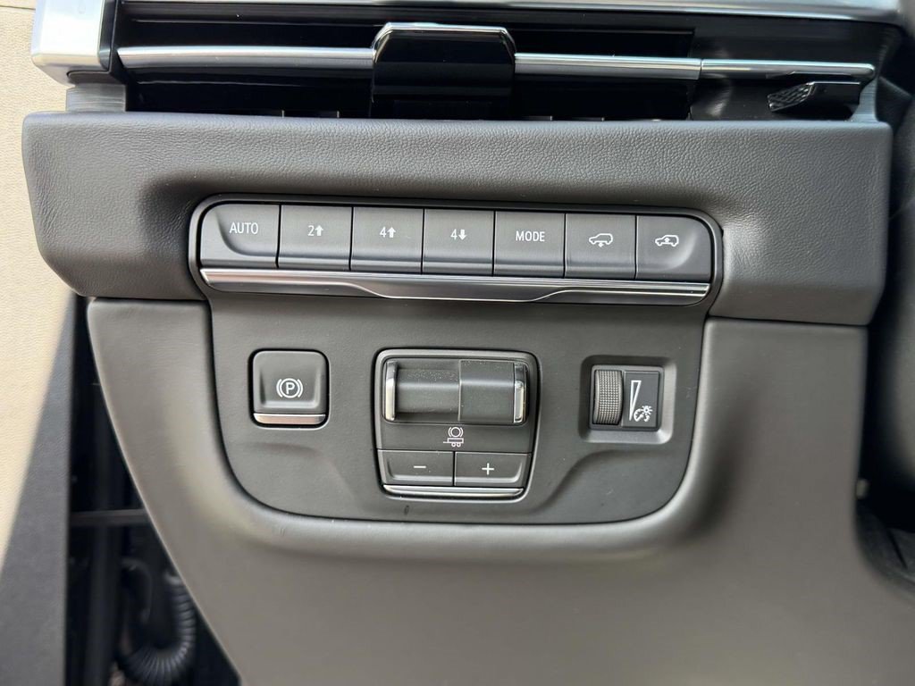 Certified 2026 Cadillac Escalade Platinum Sport w/ LPO, ONYX Package AWD/4WD image 24