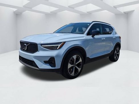 Certified 2026 Volvo XC40 B5 Plus AWD/4WD image 10