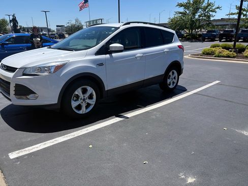 Used 2015 Ford Escape SE w/ Equipment Group 201A AWD/4WD image 2