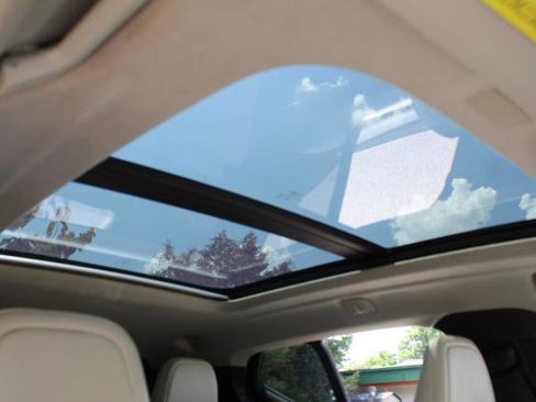 Used 2020 Volvo XC40 T5 Momentum w/ Protection Package image 36