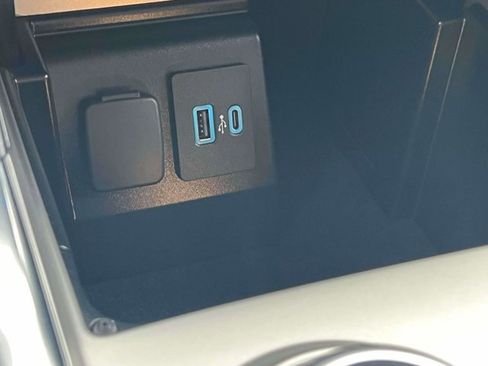 Used 2023 Ford Explorer XLT w/ Equipment Group 202A AWD/4WD image 34