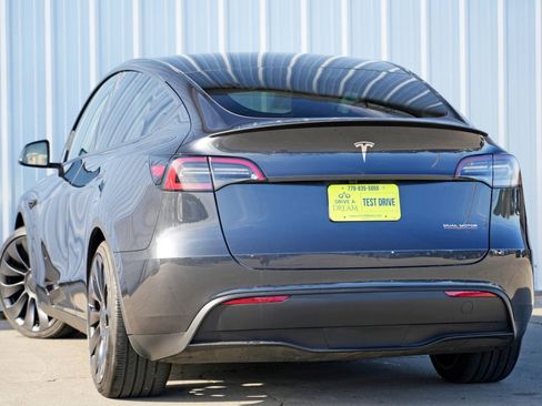 Used 2024 Tesla Model Y Performance image 6