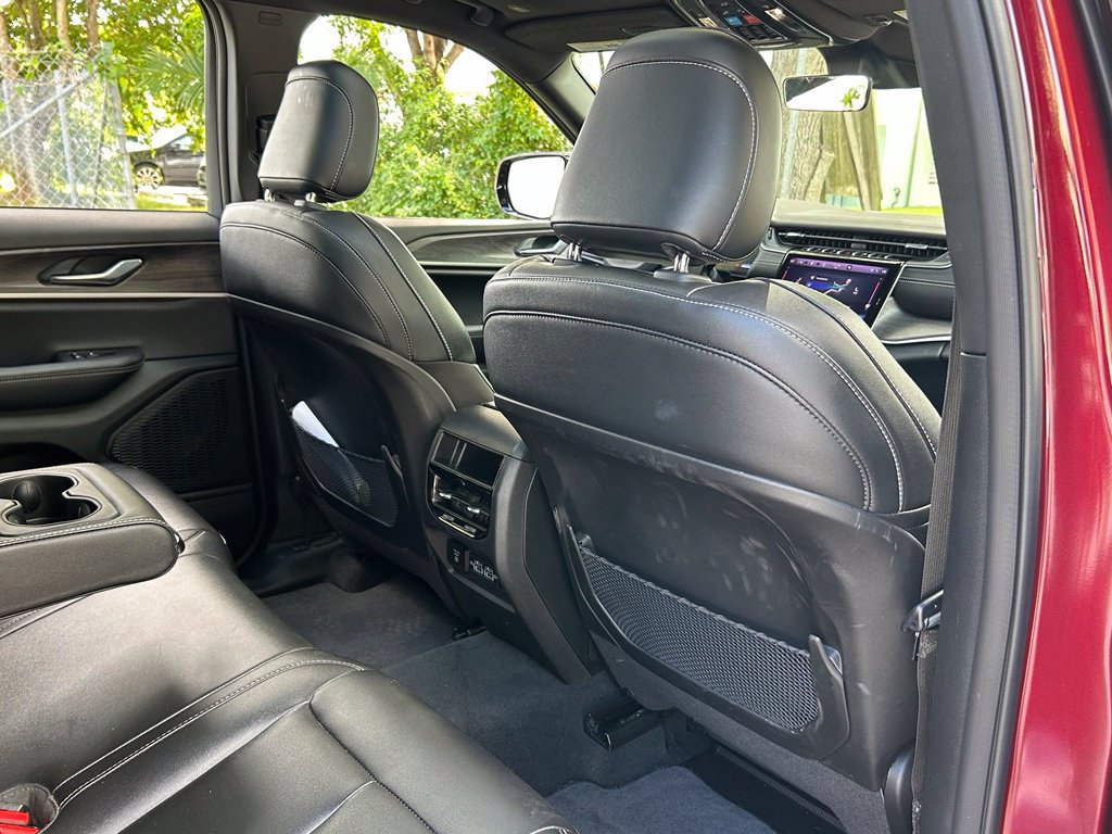 Certified 2025 Jeep Grand Cherokee Limited w/ Black Appearance Package RWD image 44