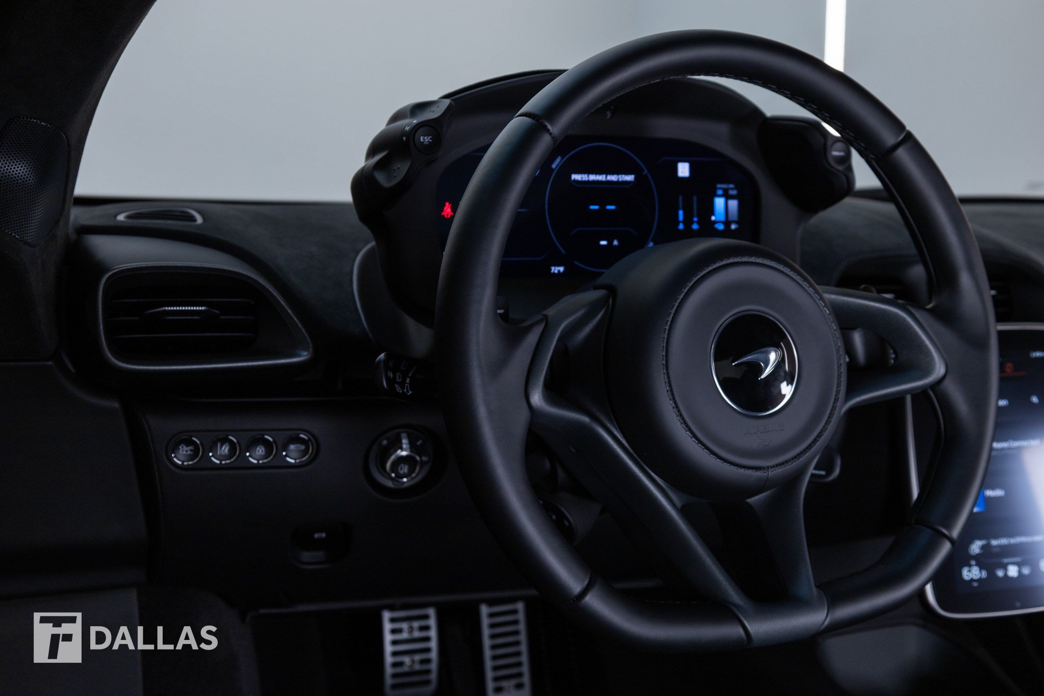 Used 2026 McLaren Artura RWD image 24