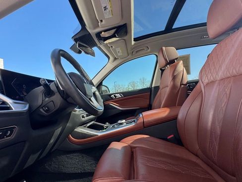 Used 2023 BMW X7 xDrive40i w/ Premium Package image 11