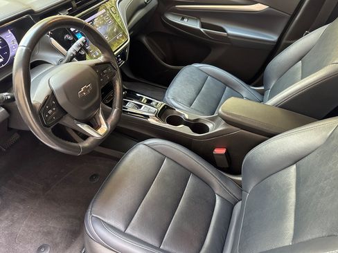 Used 2022 Chevrolet Bolt EUV LT w/ Convenience Package FWD image 5