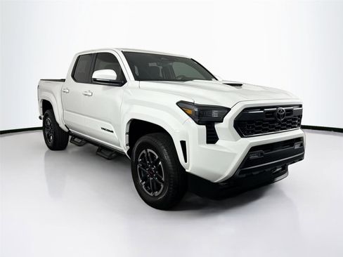 Certified 2025 Toyota Tacoma TRD Sport image 9