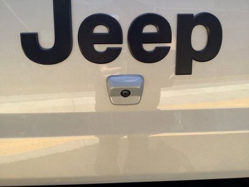Used 2023 Jeep Gladiator Willys image 30
