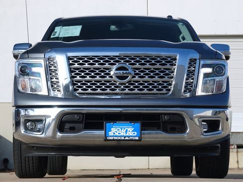 Used 2019 Nissan Titan SL image 14