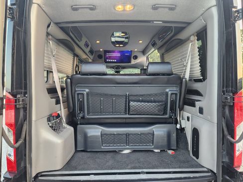 Used 2022 Ford Transit 250 Medium Roof AWD image 29