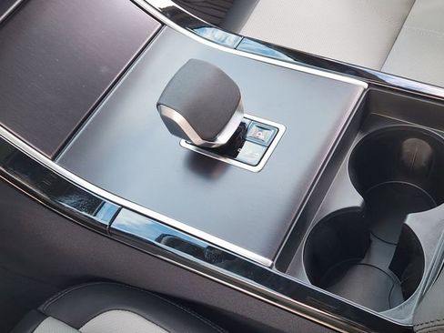 New 2026 Land Rover Range Rover Velar Dynamic SE image 15
