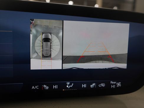 Used 2025 Buick Enclave Avenir image 32