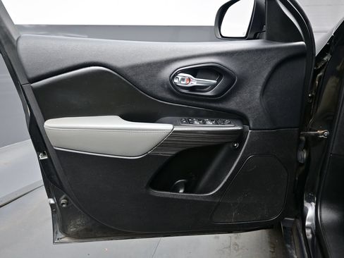Used 2014 Jeep Cherokee Limited w/ Technology Group FWD image 12