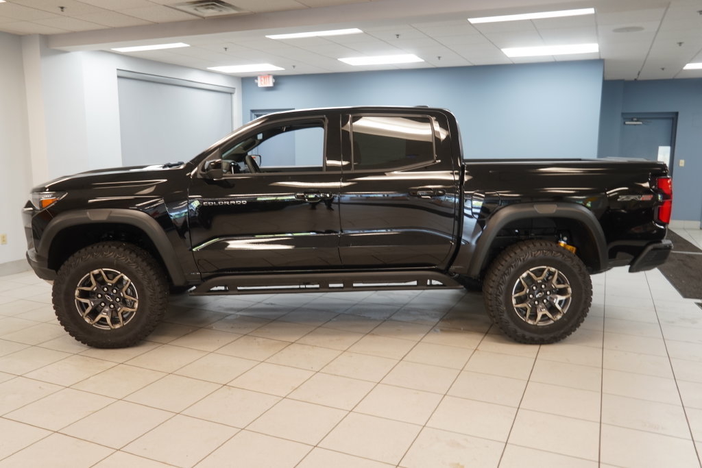 New 2026 Chevrolet Colorado ZR2 w/ Technology Package AWD/4WD image 2