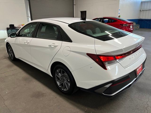 Used 2024 Hyundai Elantra SEL FWD image 5