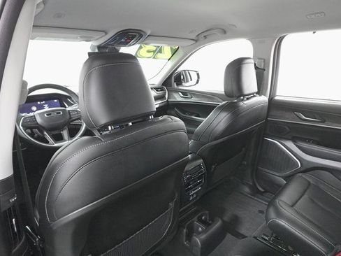 Used 2023 Jeep Grand Cherokee L Limited w/ Luxury Tech Group II image 24