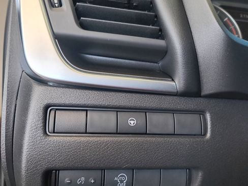 Used 2023 Nissan Rogue SV image 18