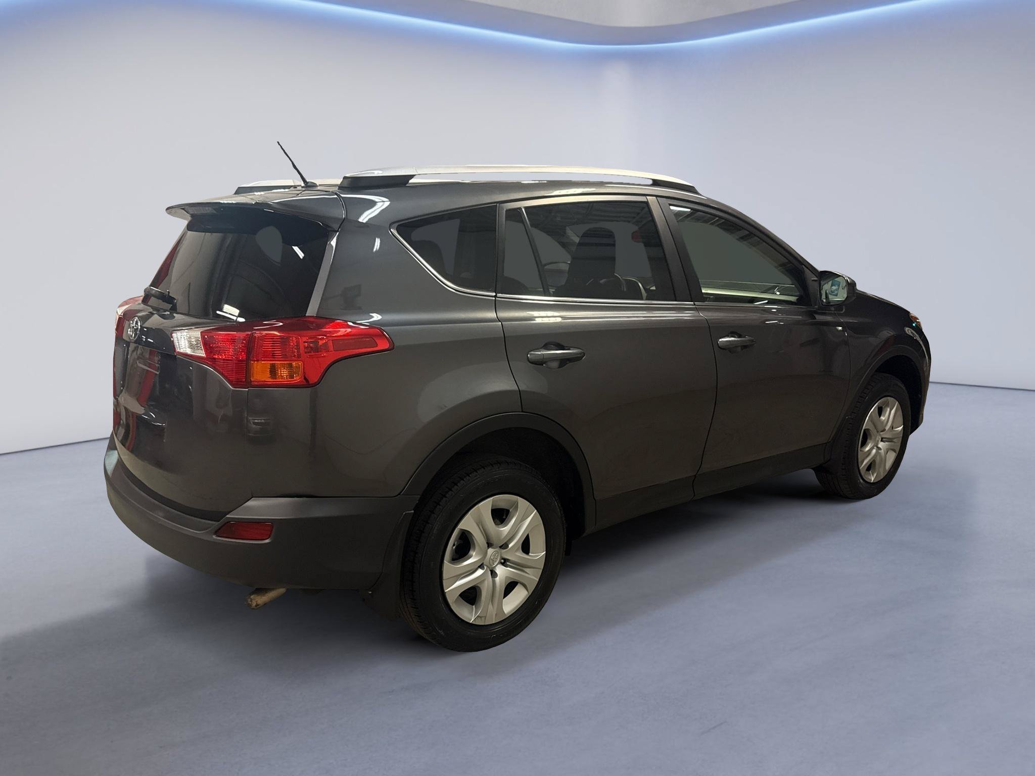 Used 2015 Toyota RAV4 LE AWD/4WD image 8