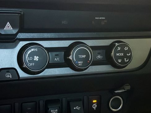 Used 2020 Toyota Tacoma TRD Off-Road image 10