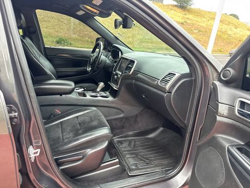 Used 2018 Jeep Grand Cherokee Altitude AWD/4WD image 30