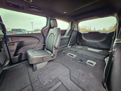 New 2026 Chrysler Pacifica Select image 35