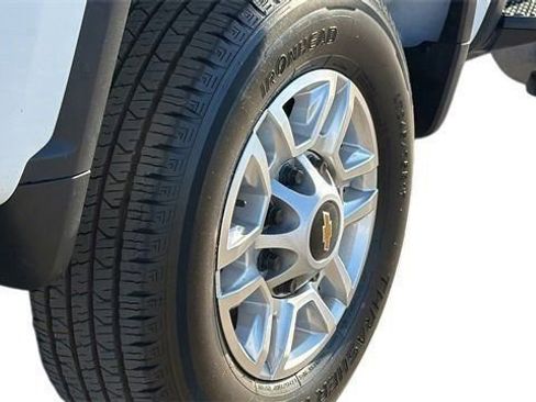 Used 2025 Chevrolet Silverado 2500 LT w/ Convenience Package image 11