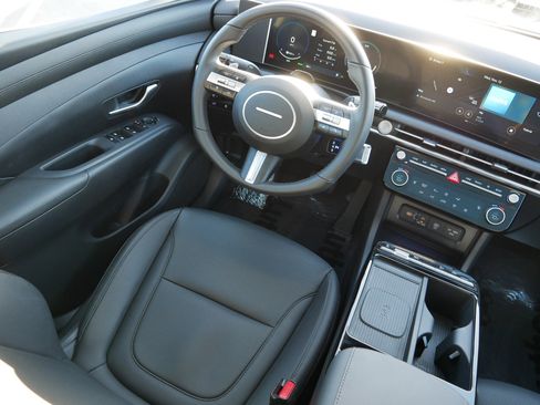 Certified 2025 Hyundai Tucson SEL image 9